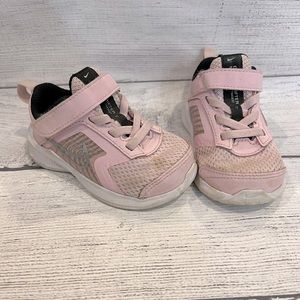 Toddler Pink Velcro Nike size 5C
